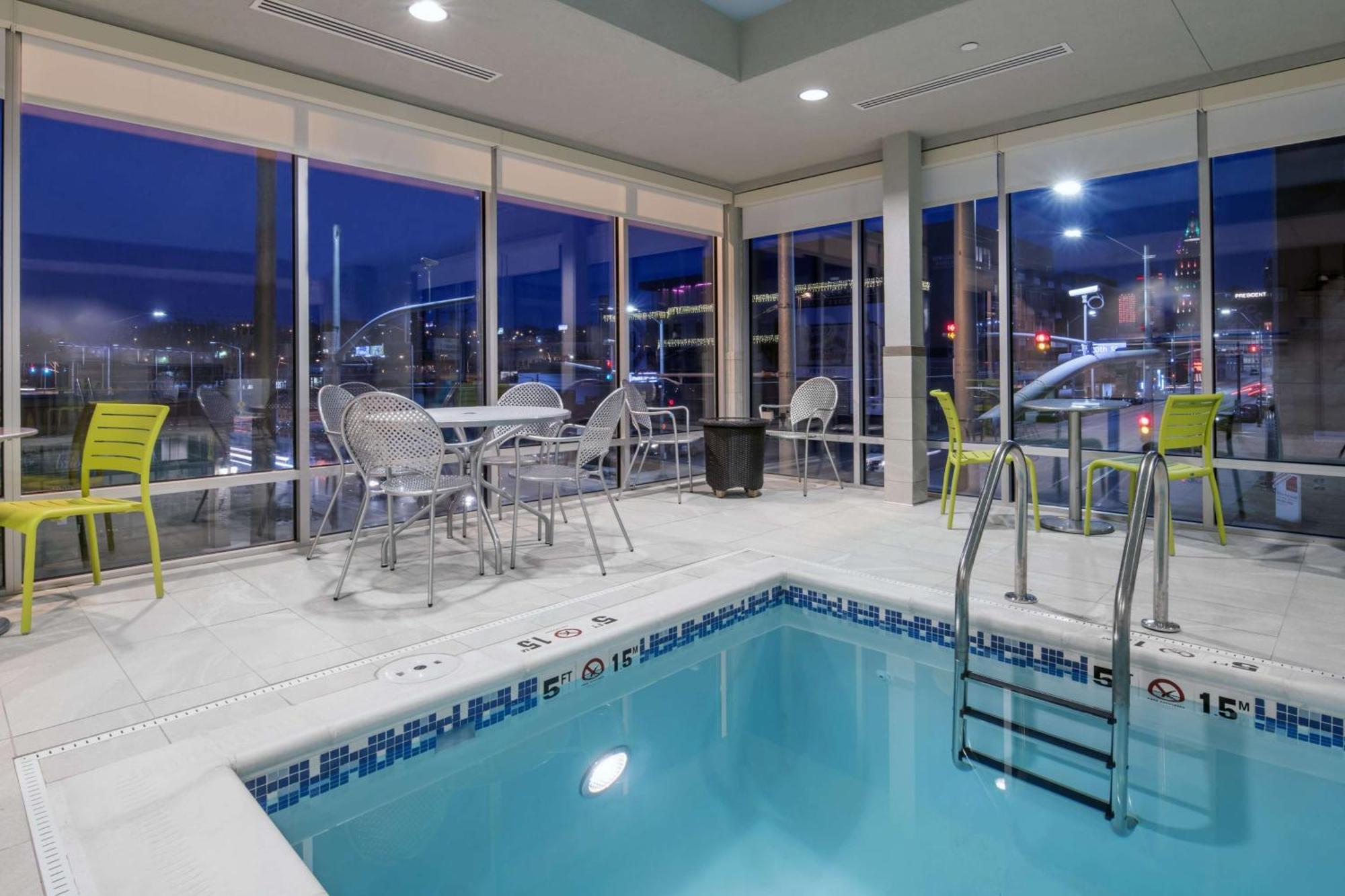 Home2 Suites Kansas City Downtown Экстерьер фото